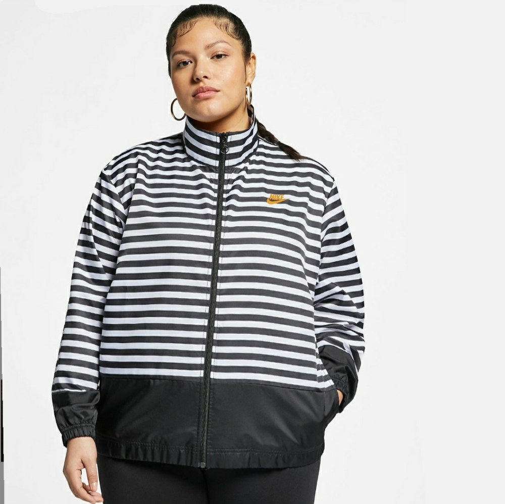 NIKE LIGHTWEIGHT JACKET - PLUS SIZE